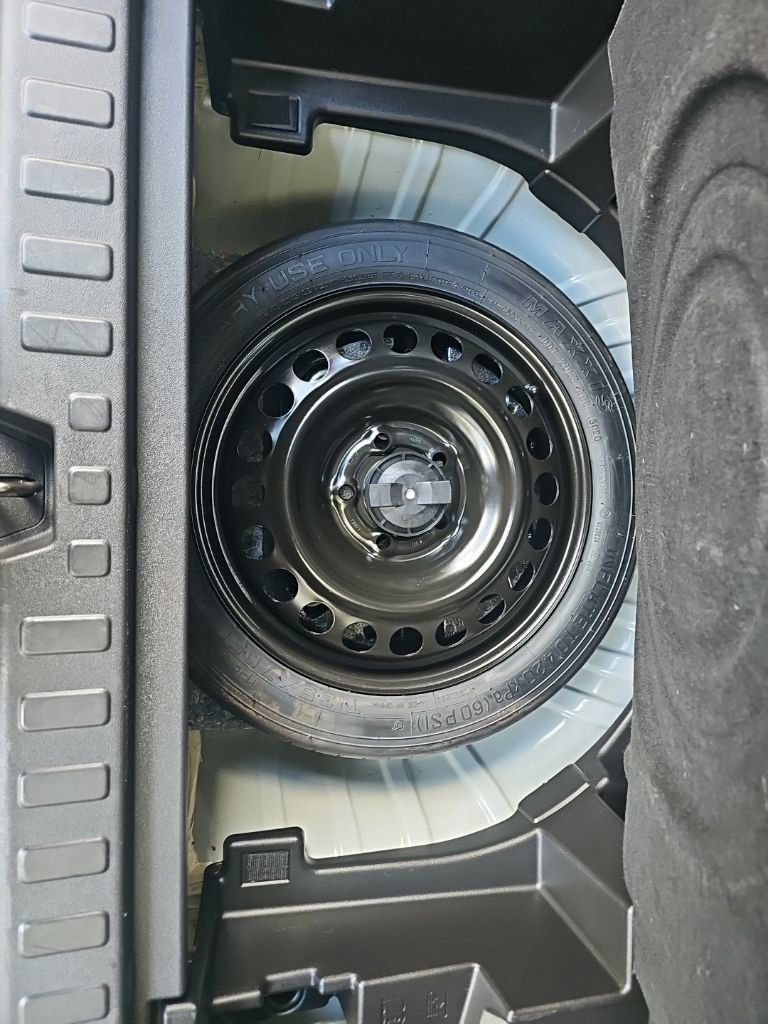 Used 2020 GMC Terrain SLE FWD image 35