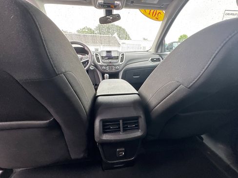 Used 2019 Chevrolet Equinox LT FWD image 17