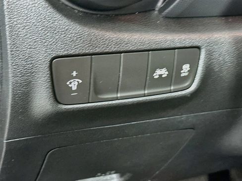Used 2019 Hyundai Kona SE AWD/4WD image 11