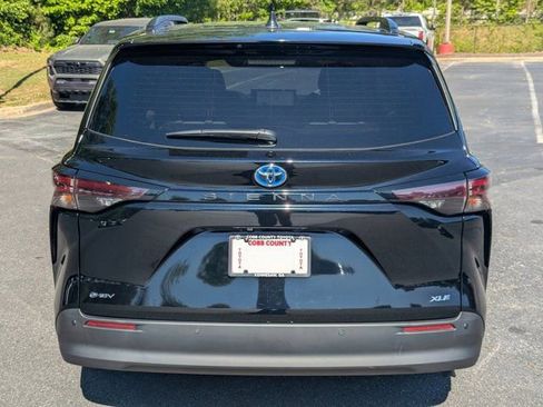 Used 2025 Toyota Sienna XLE image 6