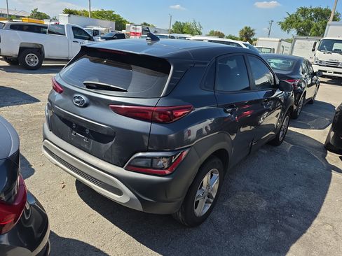 Used 2022 Hyundai Kona SE image 6