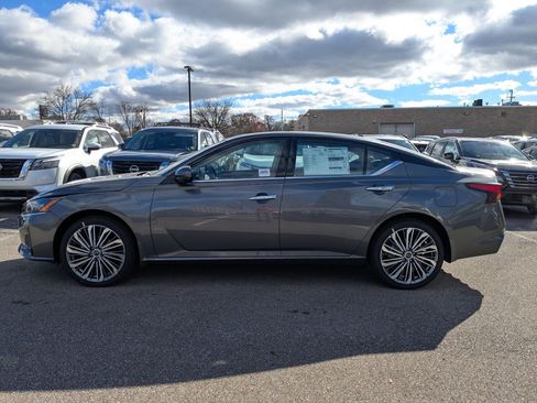 New 2025 Nissan Altima 2.5 SL image 9