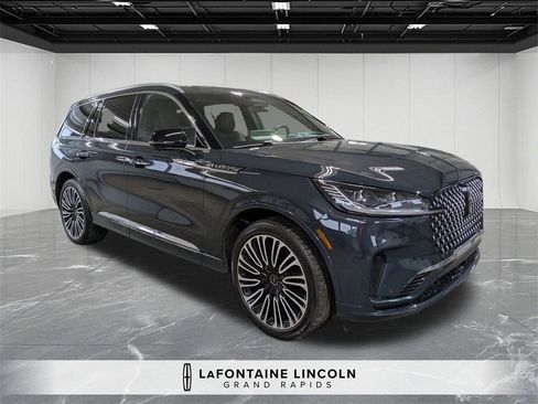 Certified 2025 Lincoln Aviator Black Label image 7