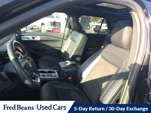 Certified 2023 Ford Explorer ST-Line w/ Class IV Trailer Tow Package image 17