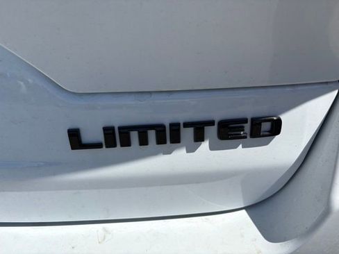 New 2025 Jeep Grand Cherokee Limited w/ Black Appearance Package image 9