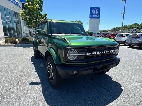 Used 2025 Ford Bronco Outer Banks AWD/4WD image 2