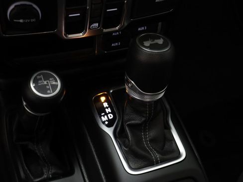 Used 2024 Jeep Wrangler Unlimited Sahara w/ Technology Group AWD/4WD image 13