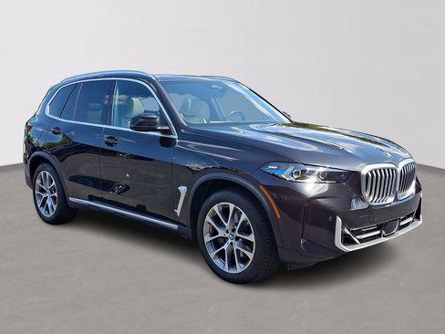 Used 2026 BMW X5 xDrive40i w/ Premium Package AWD/4WD image 3