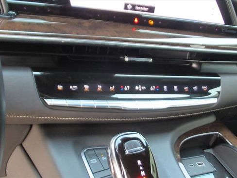 Used 2021 Cadillac Escalade Sport Platinum w/ LPO, ONYX Package image 24