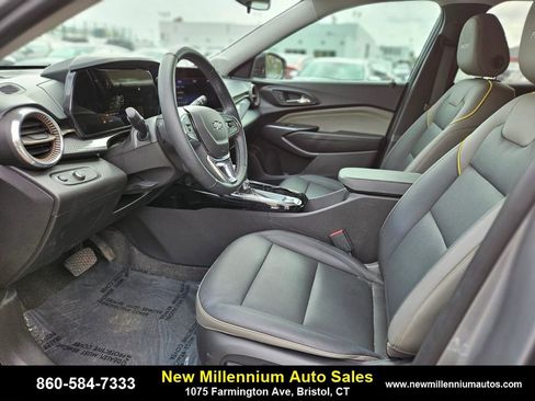 Used 2025 Chevrolet Trax ACTIV w/ Driver Confidence Package image 18