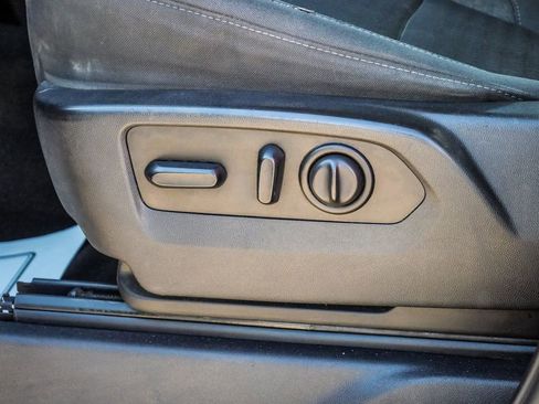 Used 2022 Chevrolet Silverado 2500 LT w/ Convenience Package image 23