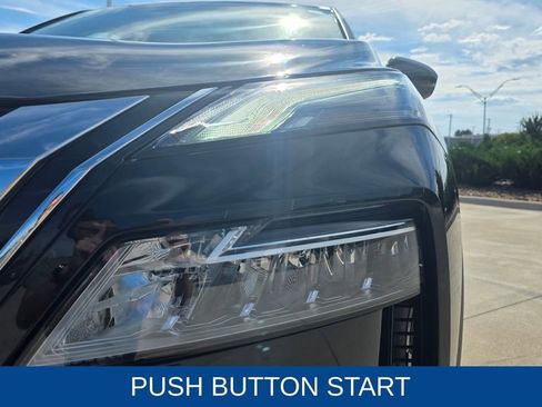 Used 2022 Nissan Rogue SV image 11