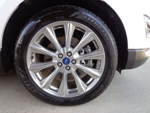 Used 2018 Ford Edge Titanium w/ Equipment Group 301A AWD/4WD image 9