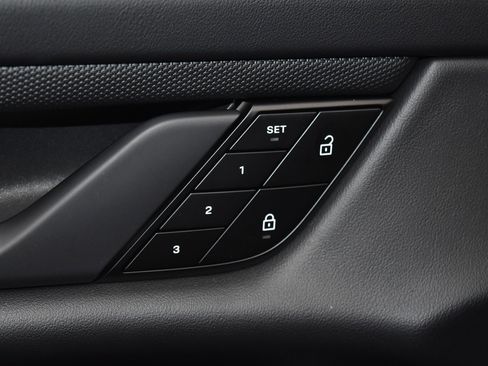 Used 2024 Porsche Taycan image 7