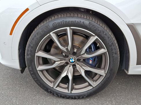 Used 2021 BMW X7 M50i w/ Dynamic Handling Package image 28