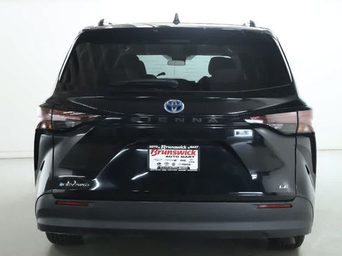 Certified 2025 Toyota Sienna LE AWD/4WD image 40