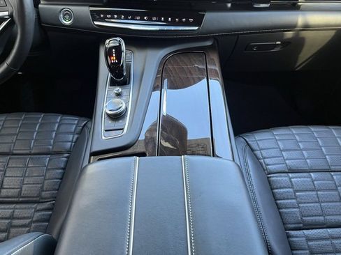 Used 2022 Cadillac Escalade ESV Premium Luxury Platinum image 19