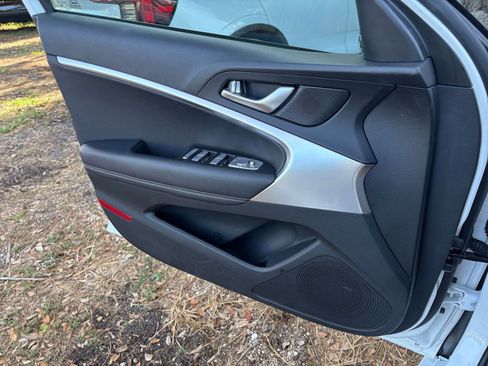 Used 2025 Genesis G70 2.5T image 20