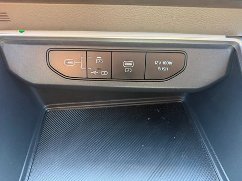 Used 2025 Kia Carnival FWD image 20