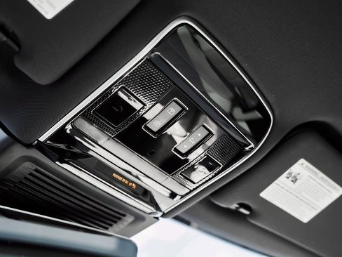 Used 2023 Land Rover Range Rover SE image 75