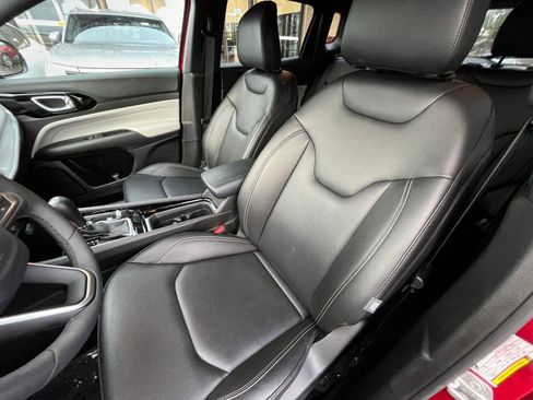 Used 2025 Jeep Compass Limited image 37