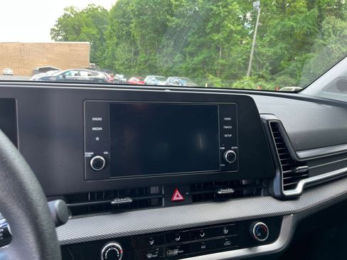 Used 2025 Kia Sportage LX image 17