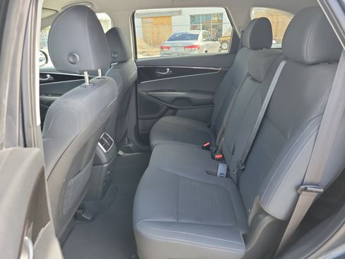 Certified 2020 Kia Sorento LX w/ LX I4 Convenience Package image 16