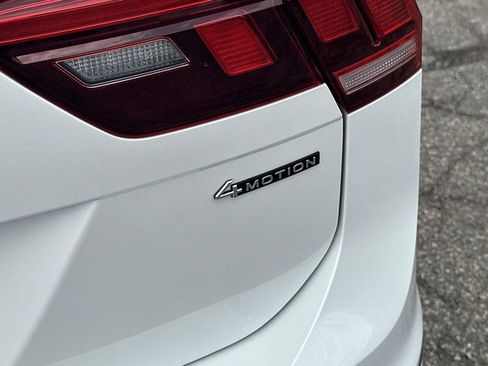 Used 2024 Volkswagen Tiguan SE R-Line image 13