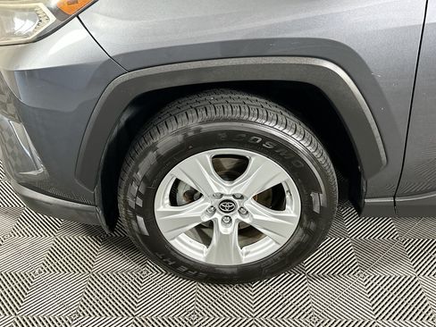 Used 2019 Toyota RAV4 XLE w/ Convenience Package FWD image 11