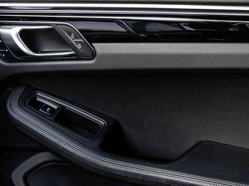 Used 2022 Porsche Macan image 17