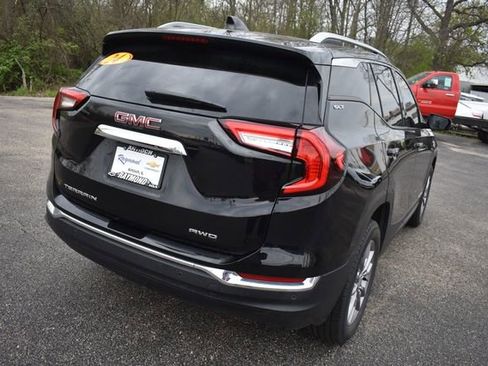 Used 2023 GMC Terrain SLT w/ Infotainment Package II AWD/4WD image 3