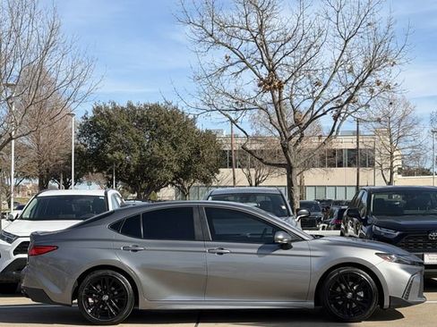 Certified 2025 Toyota Camry SE w/ Convenience Package image 3