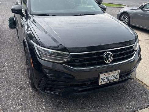 Used 2023 Volkswagen Tiguan SE R-Line FWD image 2