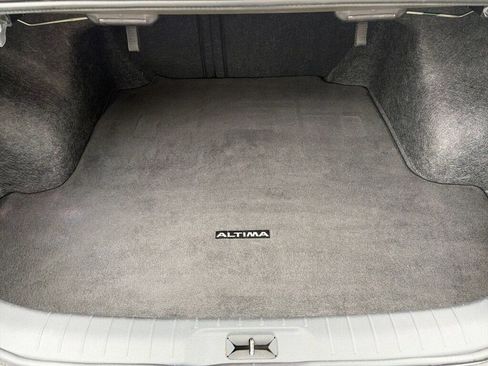 Used 2023 Nissan Altima 2.5 SV w/ SV Premium Package image 9