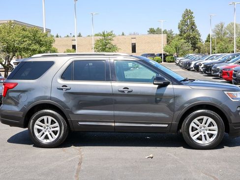 Used 2018 Ford Explorer XLT w/ Equipment Group 202A AWD/4WD image 14