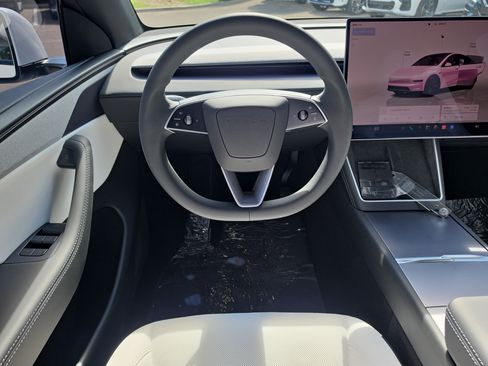 Used 2026 Tesla Model Y 2WD image 13