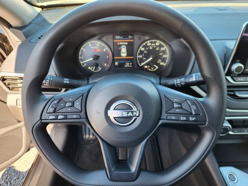 Certified 2025 Nissan Altima 2.5 S FWD image 9
