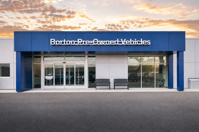 Used 2024 Volvo XC40 Recharge Ultimate w/ Protection Package Premier AWD/4WD image 2