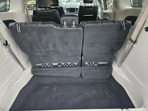 Used 2017 Chrysler Pacifica Limited image 24