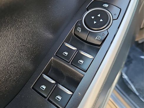 Used 2024 Ford Explorer XLT RWD image 16