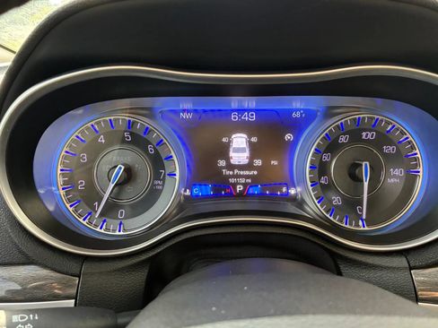 Used 2021 Chrysler 300 Touring RWD image 24