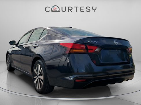 Certified 2022 Nissan Altima 2.5 SV image 5