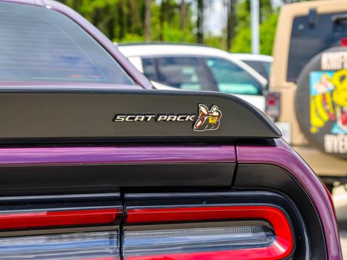 Used 2022 Dodge Challenger R/T Scat Pack RWD image 5