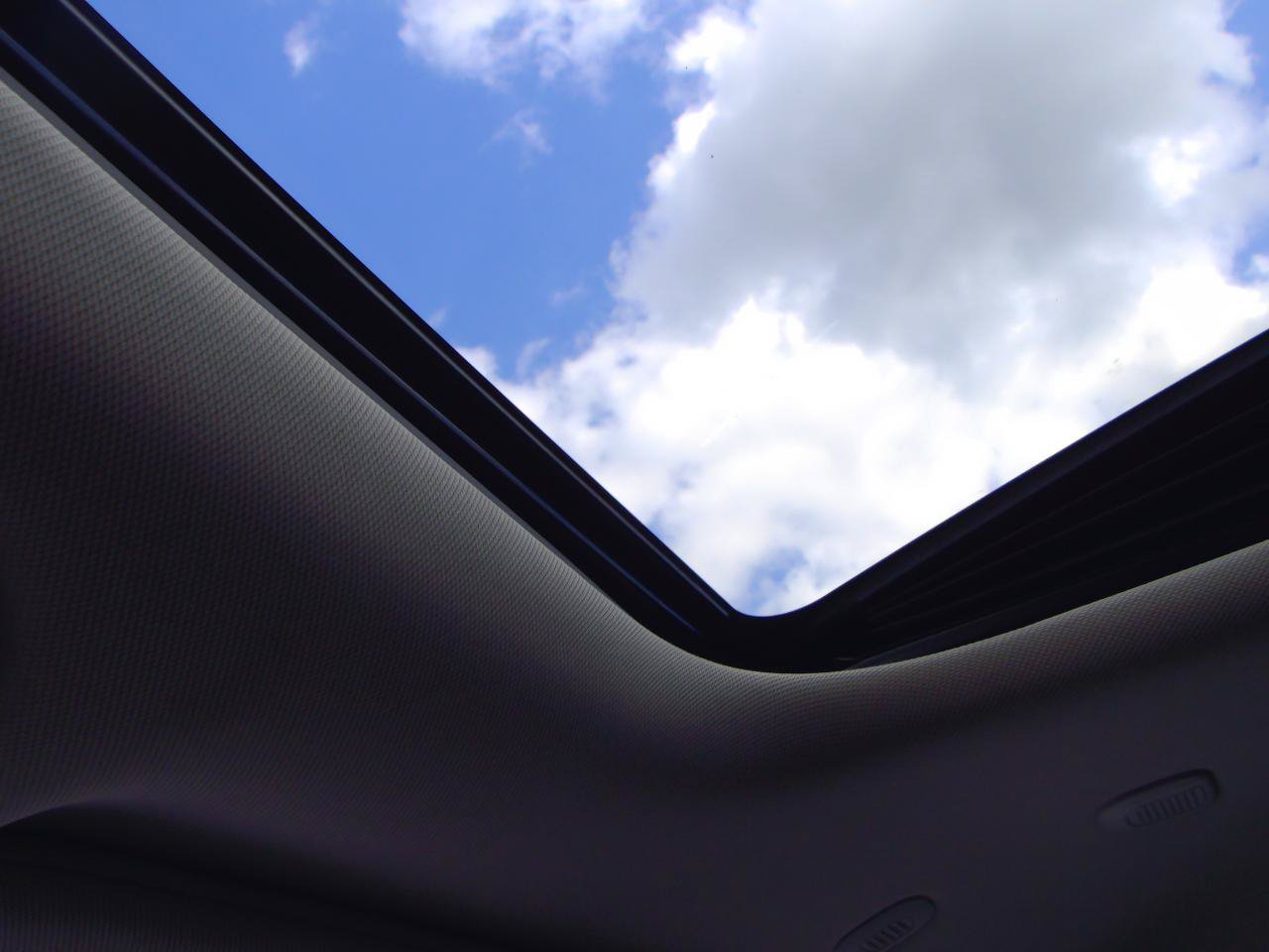 Used 2023 Chrysler Pacifica Limited FWD image 27