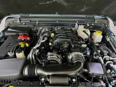 Used 2025 Jeep Gladiator Sport image 33