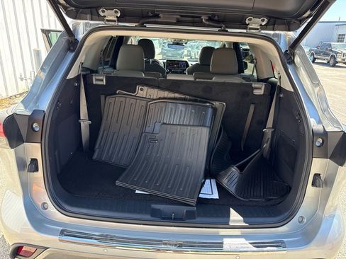 Used 2020 Toyota Highlander Platinum AWD/4WD image 14