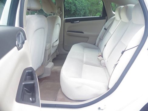 Used 2009 Chevrolet Impala LT FWD image 12