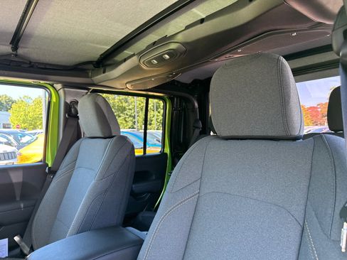 New 2025 Jeep Gladiator Sport image 14