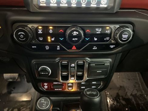 Used 2023 Jeep Wrangler Unlimited Rubicon w/ LED Lighting Group AWD/4WD image 18