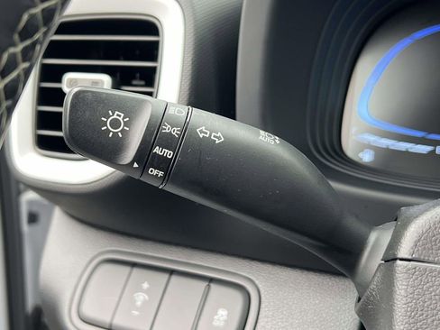 Used 2024 Hyundai Venue Limited image 29